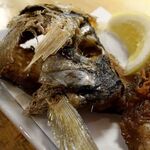 や台ずし - 「魚の骨皮せんべい」の一部