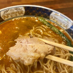 支那麺 はしご - チャーシューも柔らかくて美味しいのです