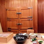 すし いわお - レトロな冷蔵室