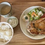 CAFE 883 - 鶏もものハーブ焼き ¥980