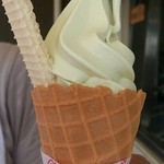 鳥取砂丘にいちばん近いドライブインレストラン砂丘会館 - 梨ソフトクリーム