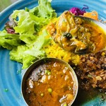 GOOD LUCK CURRY - ルーローカレーと小牡蠣と実山椒のカレーのあいがけ