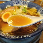ハマカゼ拉麺店 - 淡麗醤油スープ