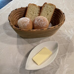 ANTICO BASILICA - ２種類のパン