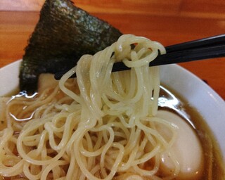 Ramen Yommarugo - 麺はこしのあるツルツル麺