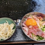 206498043 - 鉄板にバターひいてくれる。その後自分で焼くスタイル