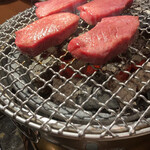 YAKINIKU BON'S - 厚切り牛タン、分厚い