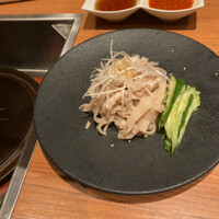 YAKINIKU BON'S - 白センマイ刺し、ごま油でうまい