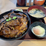 背脂煮干しらーめんと豚丼 誠 - 豚丼　竹(ご飯大盛り)  トッピング　半熟玉子
