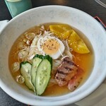 Wafuu Resutoran Ushinosato - 前沢牛の炙りが乗る冷麺！