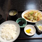 三陽 - 肉野菜炒め定食  890円