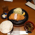 とんかつ さくたろう - 紫峰ポークロースかつ定食