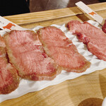 Jukusei wagyuu yakiniku eijingu bifu - 