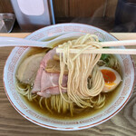 らぁ麺 大金星 - 醤油らぁ麺　麺リフト
