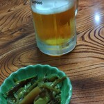 とり星 - 料理写真:お通しの独活の煮物とビール