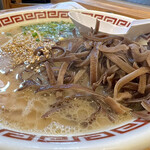 双喜紋 - ラーメン辛味・ニンニクアリアリ！　　　　　　　　　　　　　　　キクラゲと卵のトッピング！