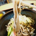 Emukitchen masayoshi - 蕎麦の麺を掬ってっと。