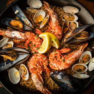 豪華なパエリアは絶品!