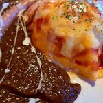 クレイジースパイス - 半熟オムのチーズカレー　シャウエッセントッピング