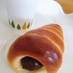 ブンブン - チョココロネ(153円)とサービスのコーヒー