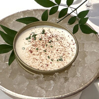 レ セゾン - ⚫️ランチのアミューズ
                    「毛蟹、コンソメゼリー、クリームと柚子胡椒のソース」