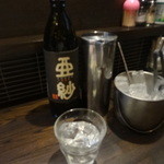 芋焼酎「亜紗（ボトル）」（1900円）