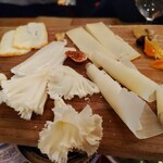Di PUNTO - チーズ盛り合わせ  そつのないラインナップ
