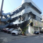 富士家 - お店裏に駐車場