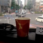 いいオフィス - 小川町交差点を見下ろすカウンター席