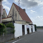 天気輪の柱 - そして、道端にはネコ。どうか福の神でありますように。