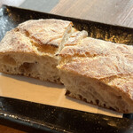 薪と炭焼き いと半 - トモニパンのパンのハーフ