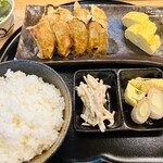 餃子 ひいらぎ - 餃子専門店のお昼ごはん。