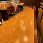 餃子 ひいらぎ - カウンターだけの店。