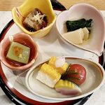 東京・青梅 石神温泉 清流の宿 おくたま路 - 前菜(本日の彩盛り合わせ：山女魚酢浸し,水菜と筍お浸し,抹茶不胡麻豆腐,あやめ麸,花びら百合根,トーキョートメート青梅産鶏卵錦玉子）