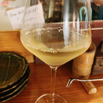 串焼処 05 - グラス白ワイン　パランガホワイト（ギリシャ)
