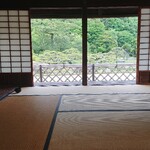 Kikugetsutei - お茶をいただく部屋から望む庭園