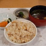 東京・青梅 石神温泉 清流の宿 おくたま路 -  釜飯,赤出汁,宿自慢ぬか漬け