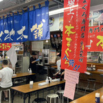 丼・すし まぐろや本舗 - 市場の一画にある解放的な店内