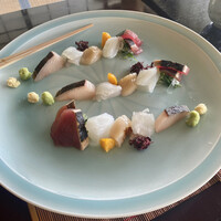 伊勢宮川の里 鄙茅 - 造里　その１　鰹たたき・あおりいか・帆立・こち・鰆