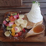 RESTAURANT&CAFE YAMATO - ～季節の～フルーツたっぷりパンケーキ