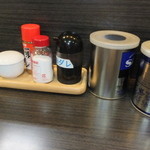 ラーメン ふくや - カウンターの上　【　２０１３年８月　】