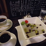 Binyakohiten - ブレンド珈琲と伊豆天草の豆寒天で1,135円