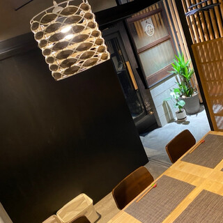 落ち着いた雰囲気の店内でゆっくりとした時間を…。