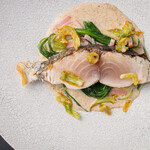 Vient - 鮮魚のポワレ 初夏野菜のエチュべ　蕗の薹香るヴァンブランソース