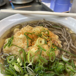 立喰うどん・そば　大和庵 - かき揚げの上に七味唐辛子