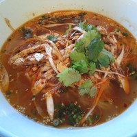 四川豆花飯荘 東京店 - 重慶よだれ鶏入りスープ麺
