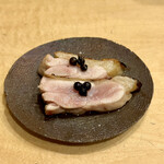 焼鳥 谷口 - もも肉　塩漬け粒胡椒