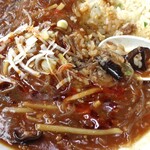 老広東 - 麻婆春雨炒飯（ラー油とコショウをかけて）