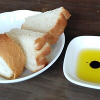 オステリアガウダンテ 神戸ハーバーランド店 - パン一切れは連れが食べてしまいました