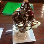 雪詩慕雲 - チョコレートパフェ。